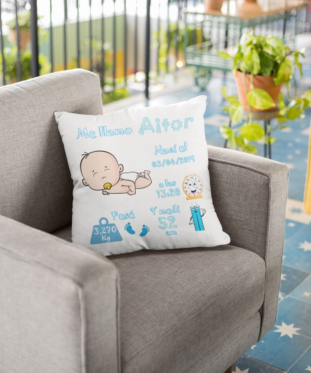cojin con datos del nacimiento de un bebe