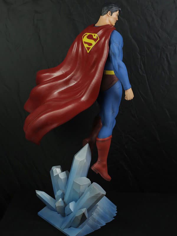impresionante figura de superman