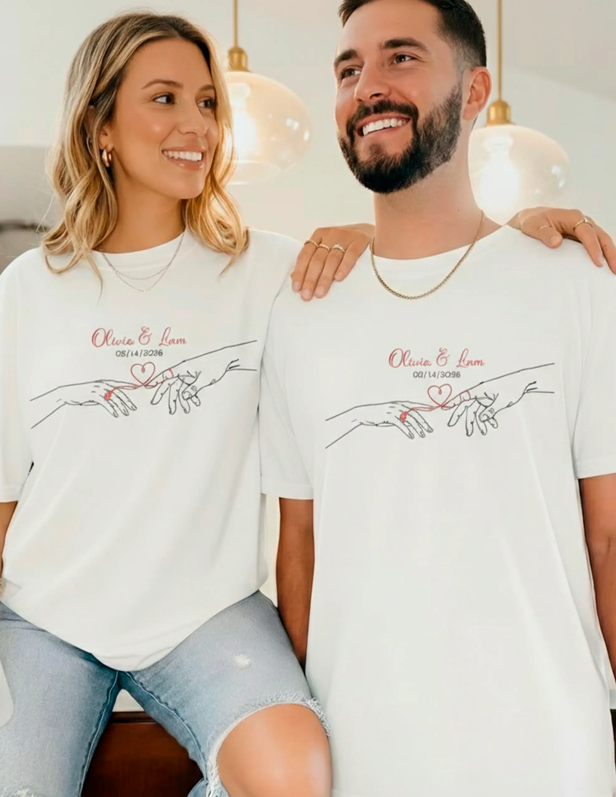 Pack 2 camisetas San Valentín dedos entrelazados con nombre personalizado